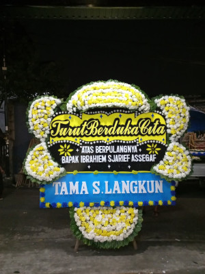 Papan Bunga Duka di Dendengan Dalam
