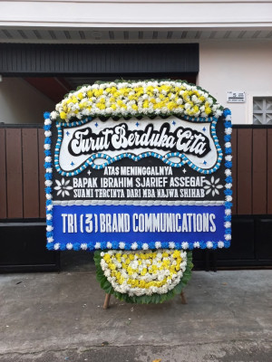 Papan Bunga Duka di Dendengan Dalam